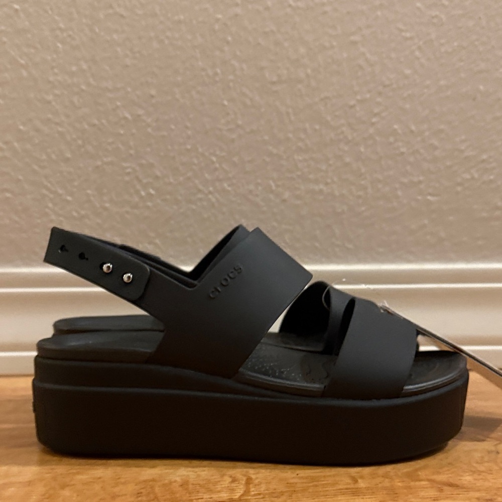 [New] CROCS Brooklyn Low Wedge (Women's)